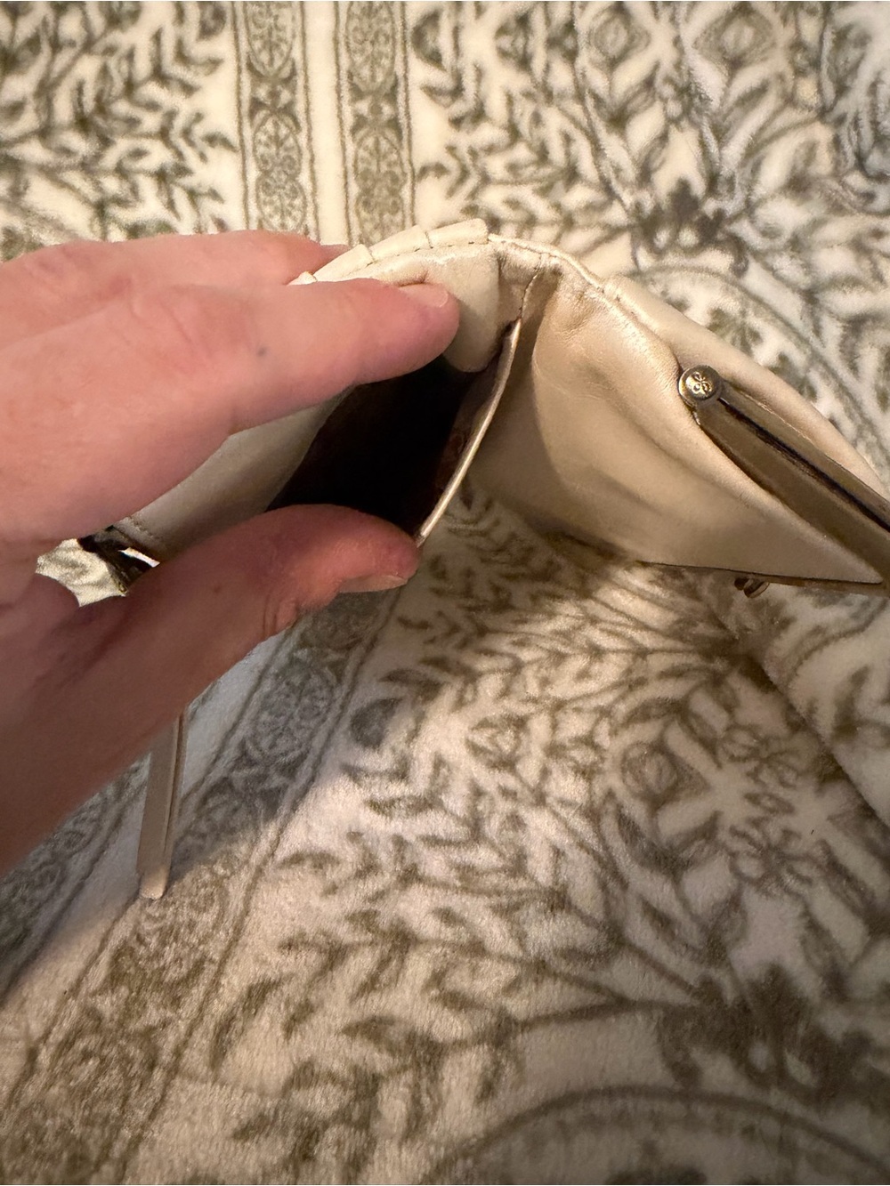 Hobo International Pearl Ivory Leather Frame Clutch/Wallet - Picture 7 of 8